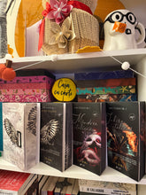 Încarcă imaginea în vizualizatorul Galerie, Seria Italienii - Ivo Dima - editie speciala printed edges- cu precomanda ( expediere in 7-10 zile)