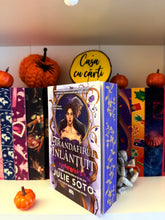 Încarcă imaginea în vizualizatorul Galerie, Trandafirul inlantuit- Julie Soto