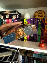 Încarcă imaginea în vizualizatorul Galerie, Un inger de Craciun- Mara Eremia - carte printed edges- cu autograf