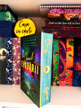 Încarcă imaginea în vizualizatorul Galerie, Jocul evadarii- Marissa Meyer- editia speciala sprayed edges