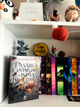 Încarcă imaginea în vizualizatorul Galerie, Pasarea cantatoare si inima impietrita- Carissa Broadbent
