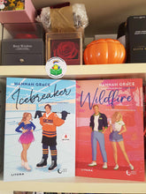 Încarcă imaginea în vizualizatorul Galerie, Aventuri din Maple Hills - Icebraker & Wildfire - Hannah Grace