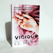 Încarcă imaginea în vizualizatorul Galerie, VICIOUS - L. J. Shen