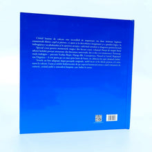 Încarcă imaginea în vizualizatorul Galerie, POVESTI DE NOAPTE BUNA - Coperta lumineaza in intuneric