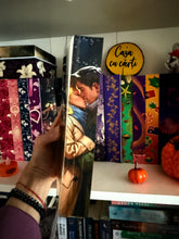 Încarcă imaginea în vizualizatorul Galerie, Un inger de Craciun- Mara Eremia - carte printed edges- cu autograf
