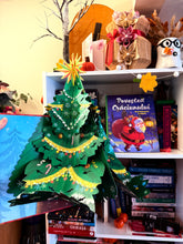 Încarcă imaginea în vizualizatorul Galerie, Povestea Craciunului- carte pop up &amp; interactiva
