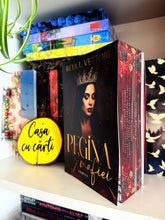 Încarcă imaginea în vizualizatorul Galerie, Regina Mafiei- Reya L Vettori-printed edges
